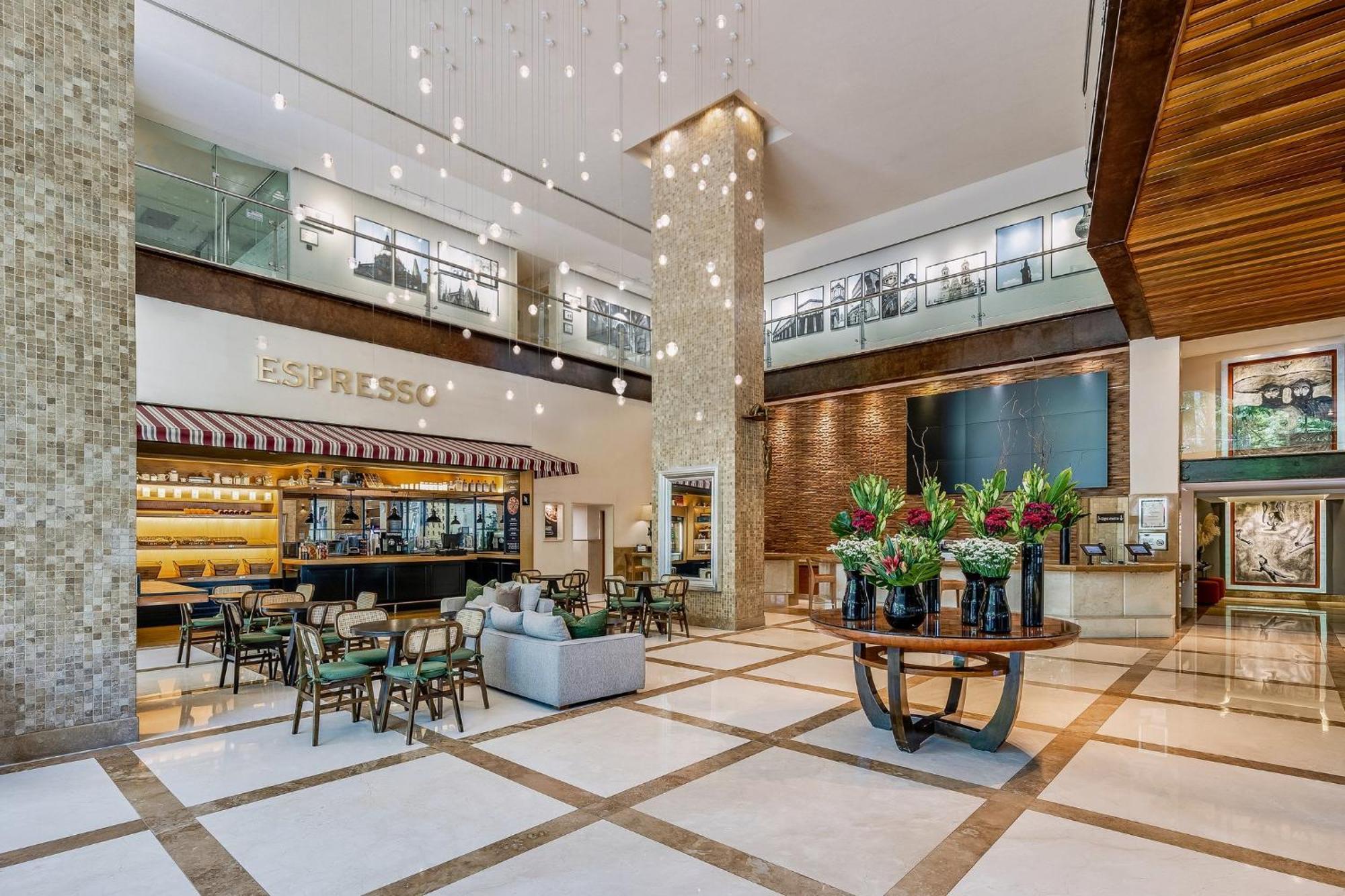 แกรนด์ เฟียสตา อเมริกานา กวาดาลาคารา คันทรี คลับ Hotel กัวดาลาฮารา ภายนอก รูปภาพ